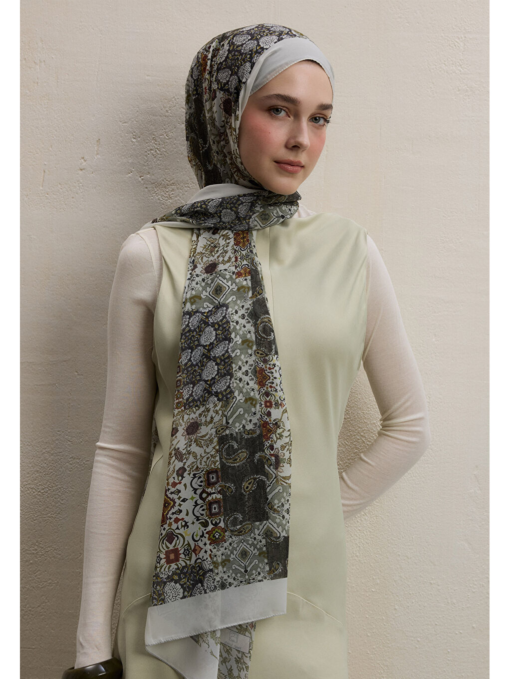 Ethnıc Fıgure Desen İpek Krep Şal Haki-1