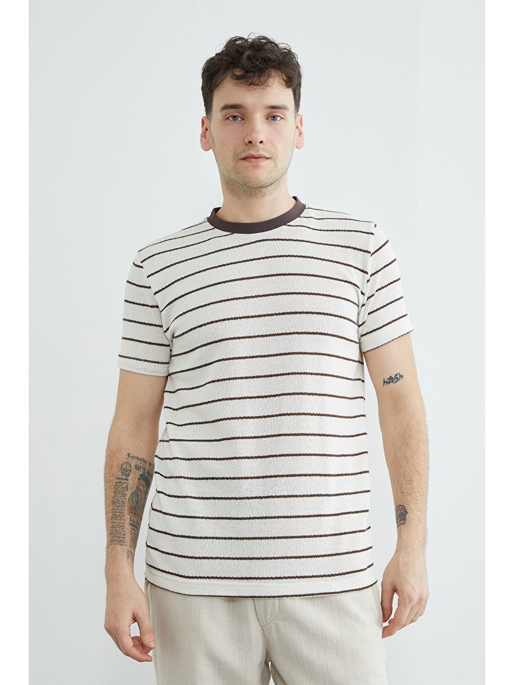 Kahverengi Çizgili Bisiklet Yaka Triko Tişört-2