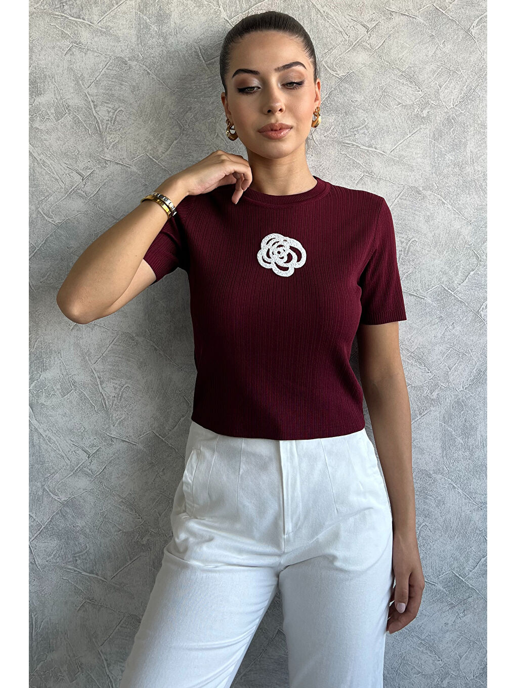 GÜLSELİ Bordo Kendinden Desenli Önü Gül İşlemeli Kadın Crop Top Bluz