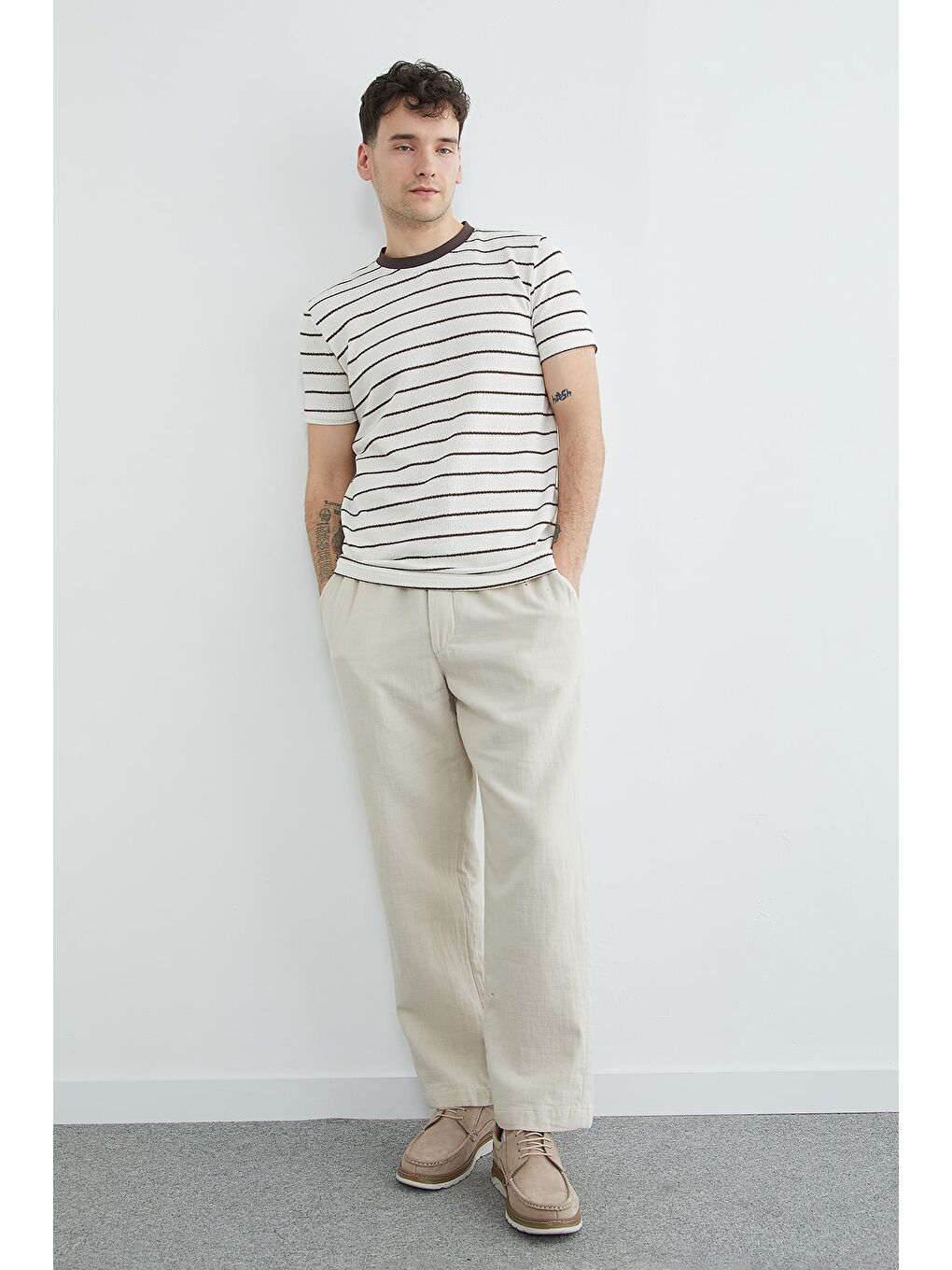 Kahverengi Çizgili Bisiklet Yaka Triko Tişört-4