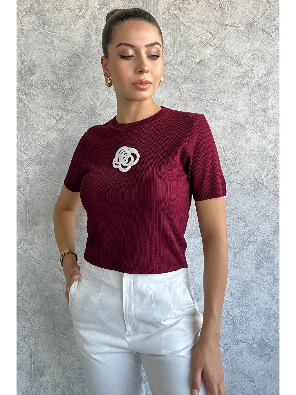 GÜLSELİ Bordo Kendinden Desenli Önü Gül İşlemeli Kadın Crop Top Bluz - 1