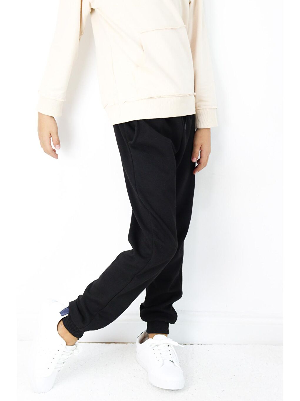 Siyah Erkek Çocuk Diz Yapmaz Kumaş Eşofman Altı-1