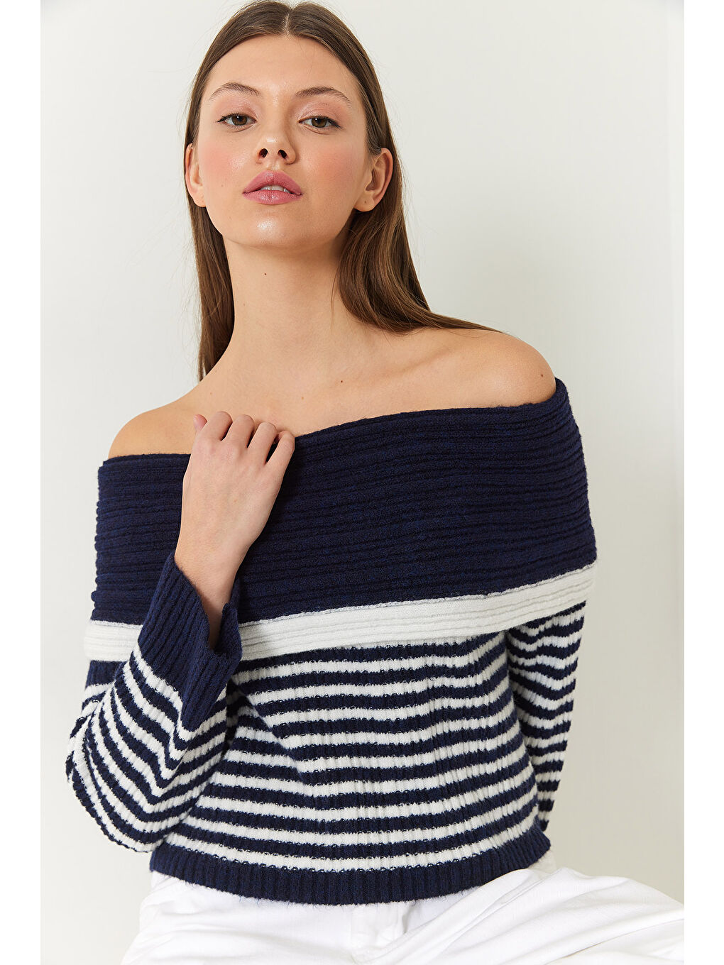 Lacivert Kadın Degaje Yaka Çizgili Kazak-3