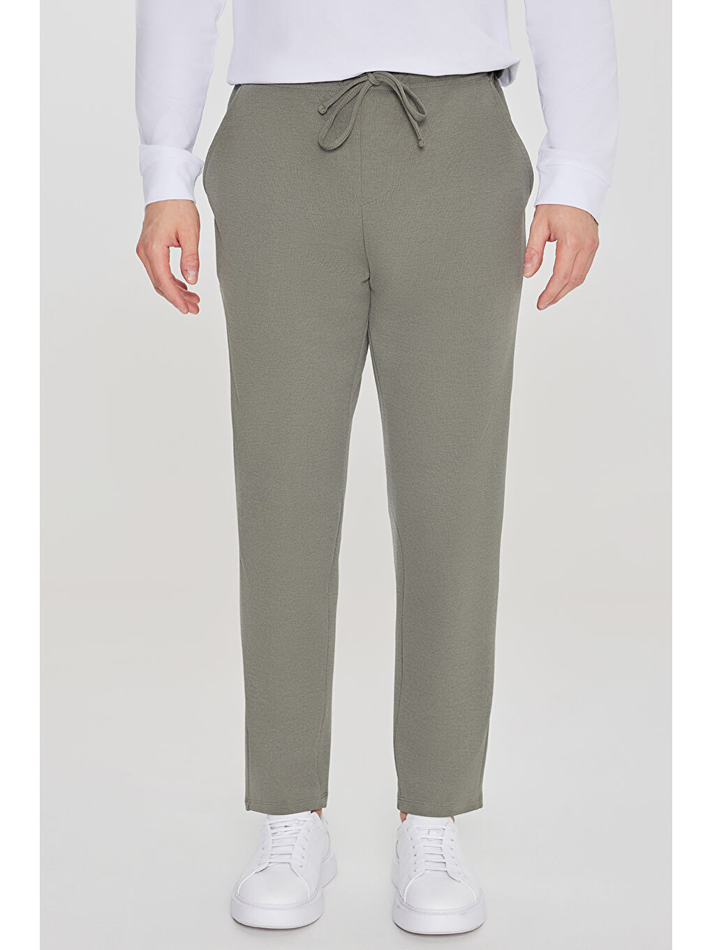 Erkek Haki Pamuklu Standart Fit Normal Kesim Beli Lastikli Diagonal Desenli Örme Pantolon-1