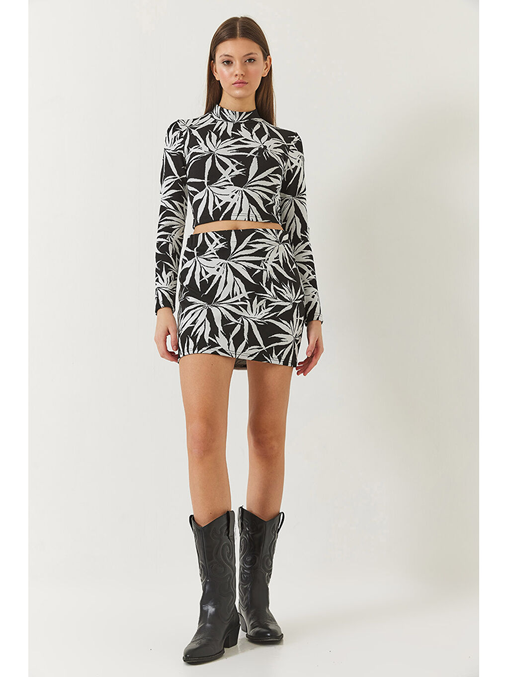 Siyah Kadın Yarım Balıkçı Yaka Uzun Kollu Crop Mini Etekli Alt-Üst Takım-1