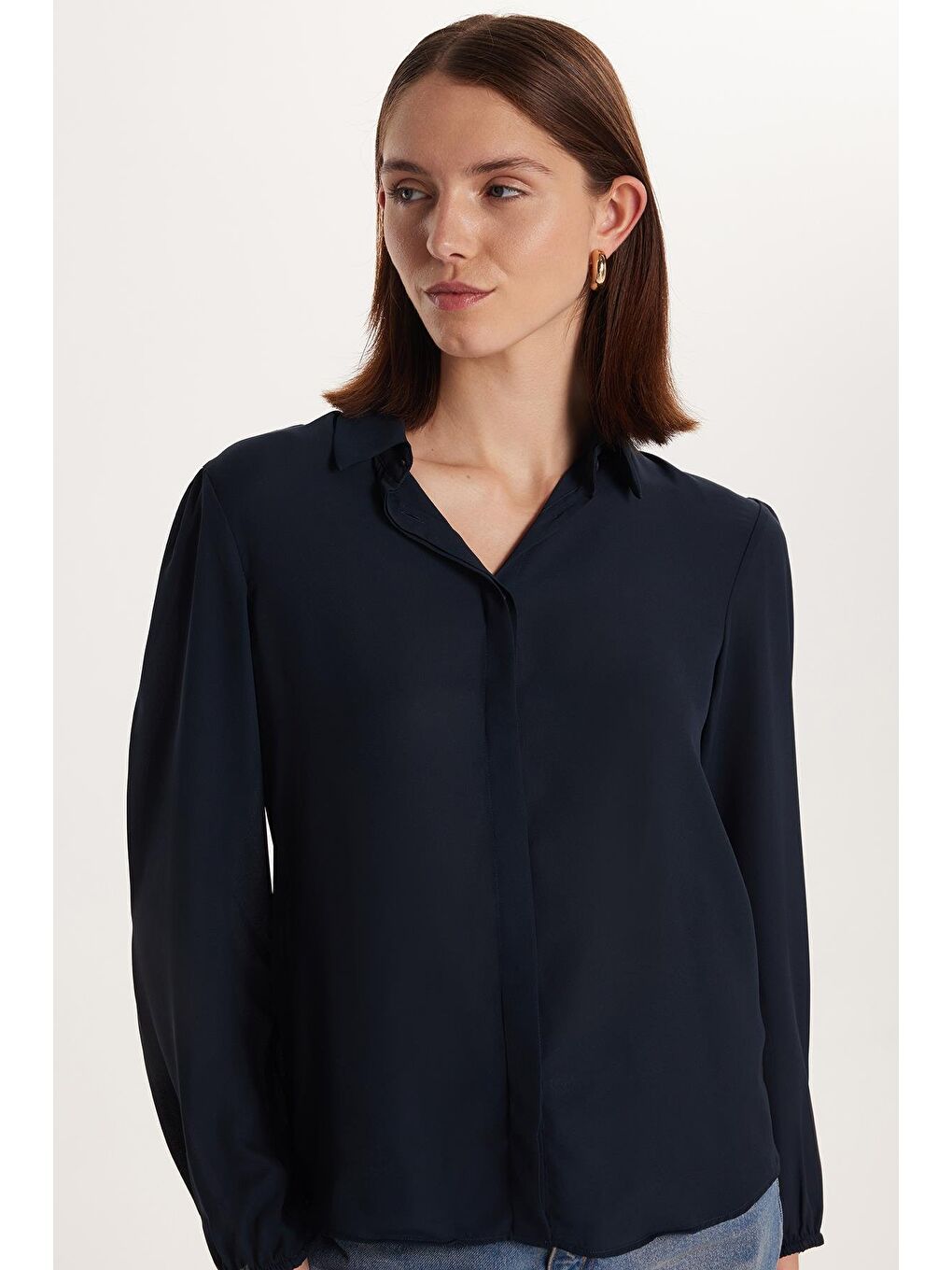 Kadın Relax Fit Rahat Kesim Krep Kumaş İspanyol Manşet Lacivert Düz Gömlek-1