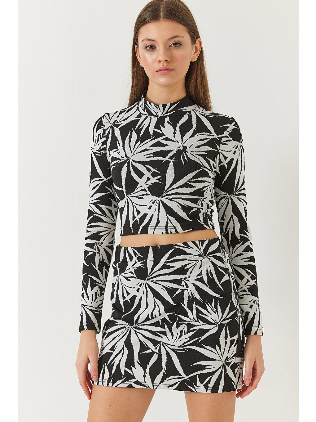 Siyah Kadın Yarım Balıkçı Yaka Uzun Kollu Crop Mini Etekli Alt-Üst Takım-3