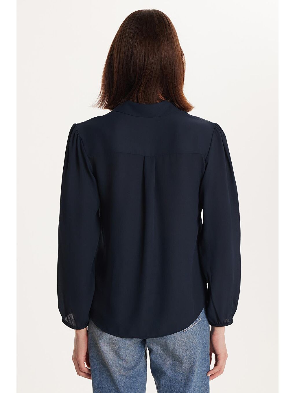 Kadın Relax Fit Rahat Kesim Krep Kumaş İspanyol Manşet Lacivert Düz Gömlek-4