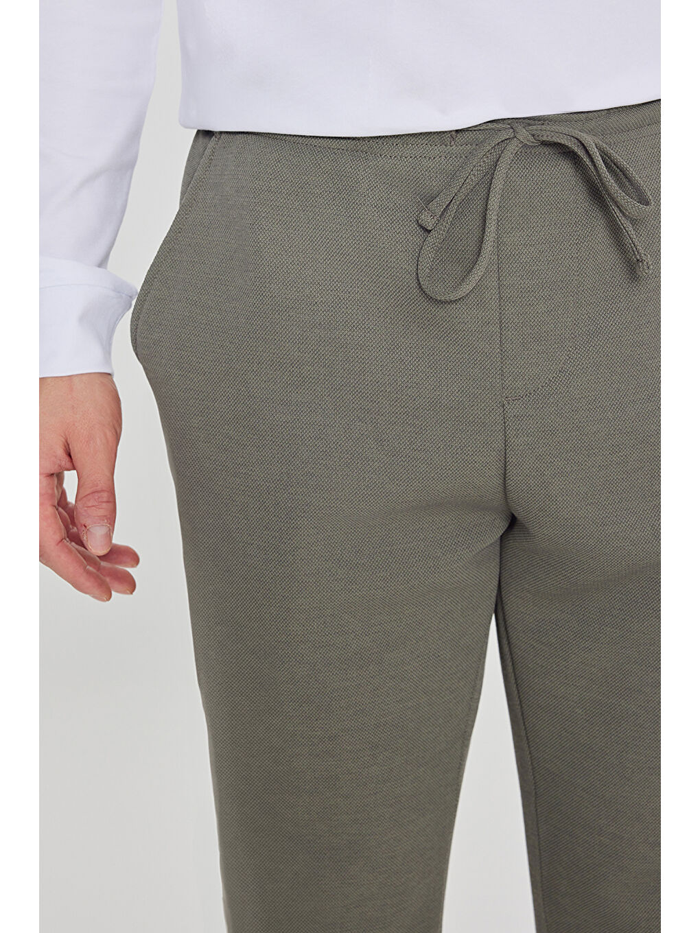 Erkek Haki Pamuklu Standart Fit Normal Kesim Beli Lastikli Diagonal Desenli Örme Pantolon-3