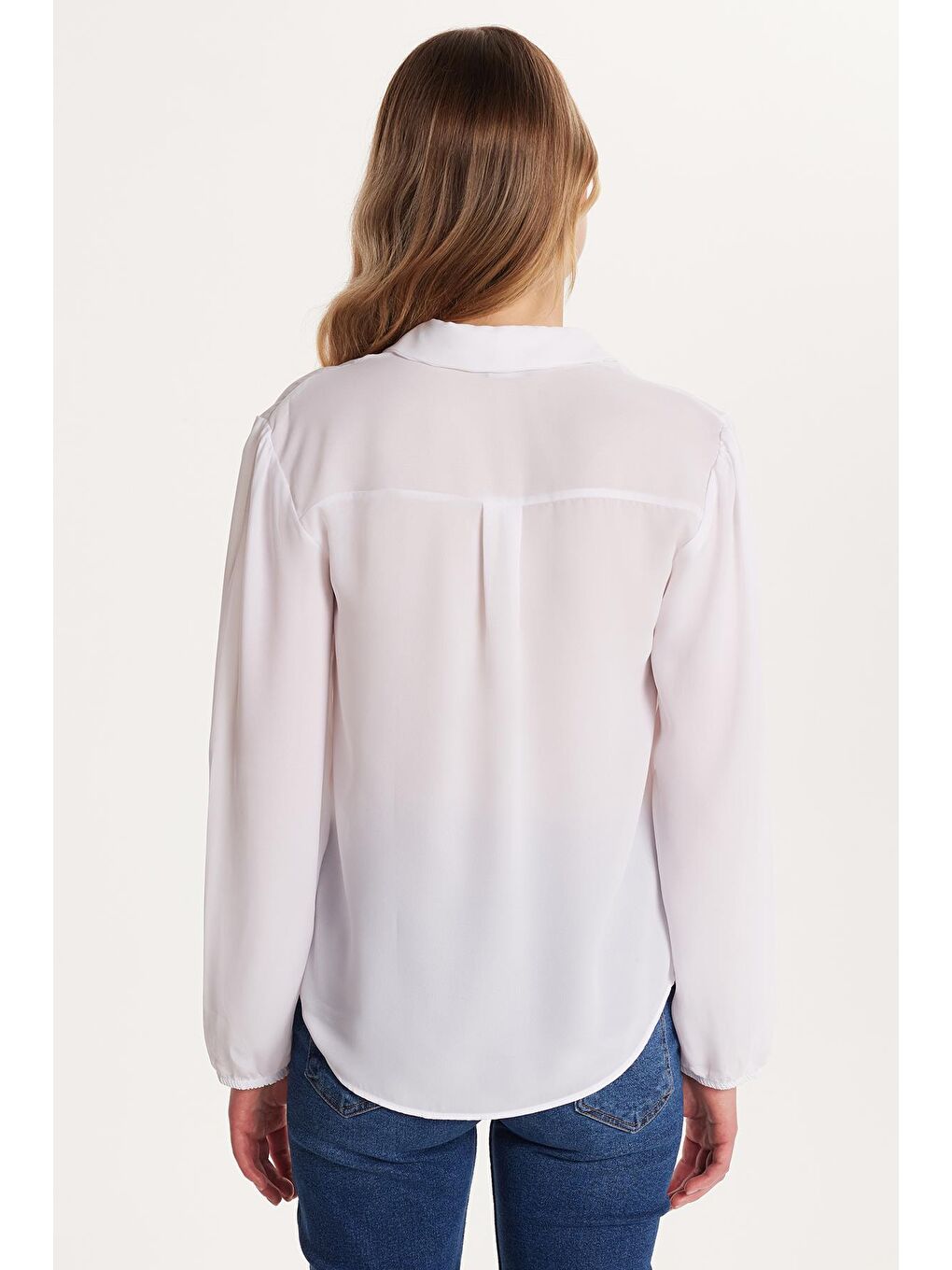 Kadın Relax Fit Rahat Kesim Krep Kumaş İspanyol Manşet Beyaz Düz Gömlek-4