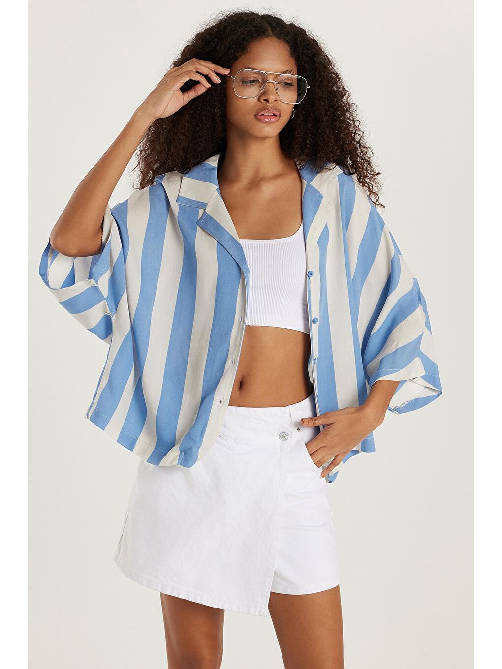 Karışık Kadın Standart Fit Viskon V Yaka Çizgili Gömlek-1