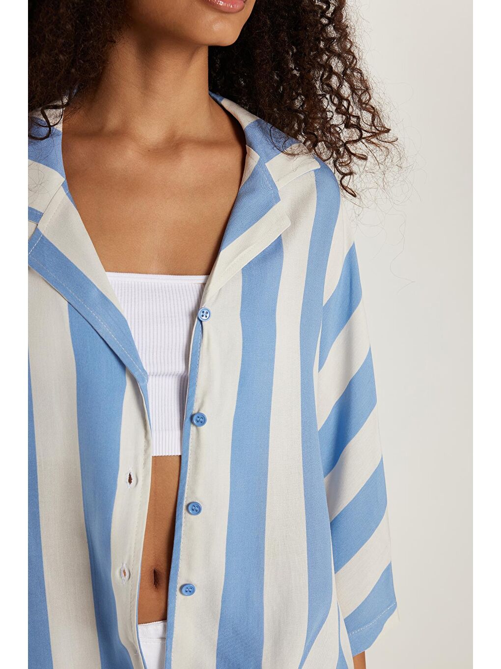 Karışık Kadın Standart Fit Viskon V Yaka Çizgili Gömlek-2