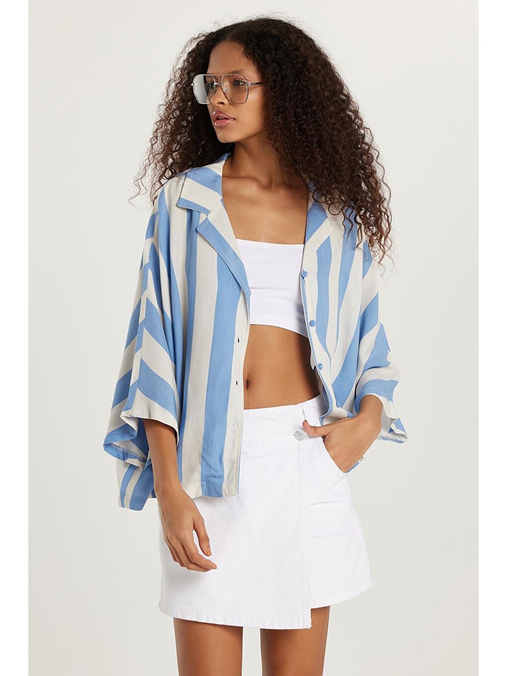 Karışık Kadın Standart Fit Viskon V Yaka Çizgili Gömlek-3