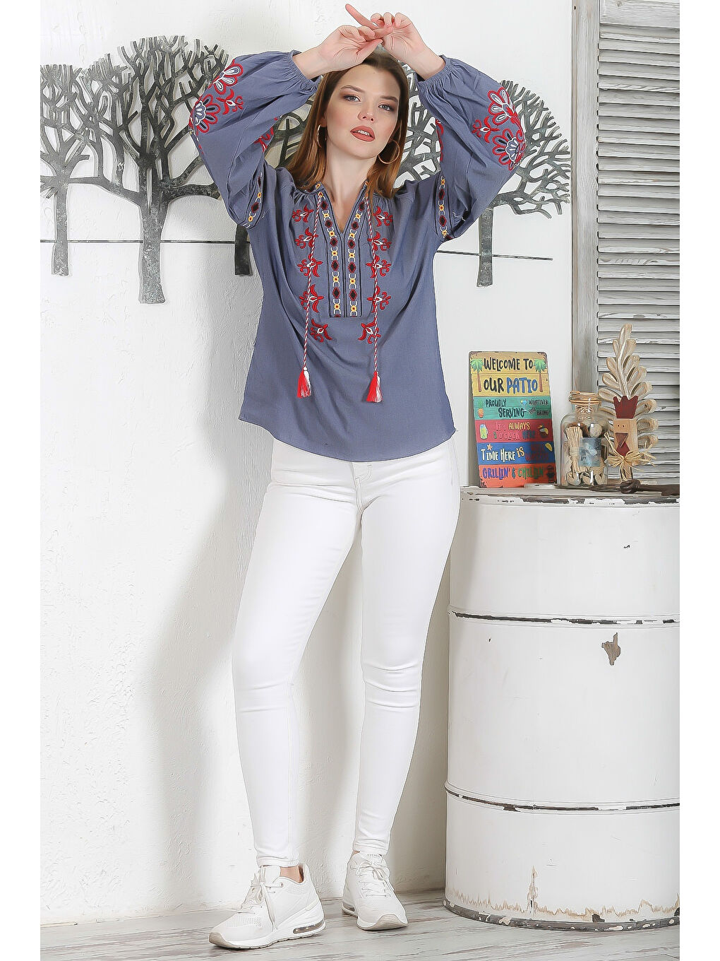 Mavi Biritli Yaka Balon Kol Bağlamalı Yaka Ve Kol Ucu Nakışlı Casual Dokuma Bluz-6