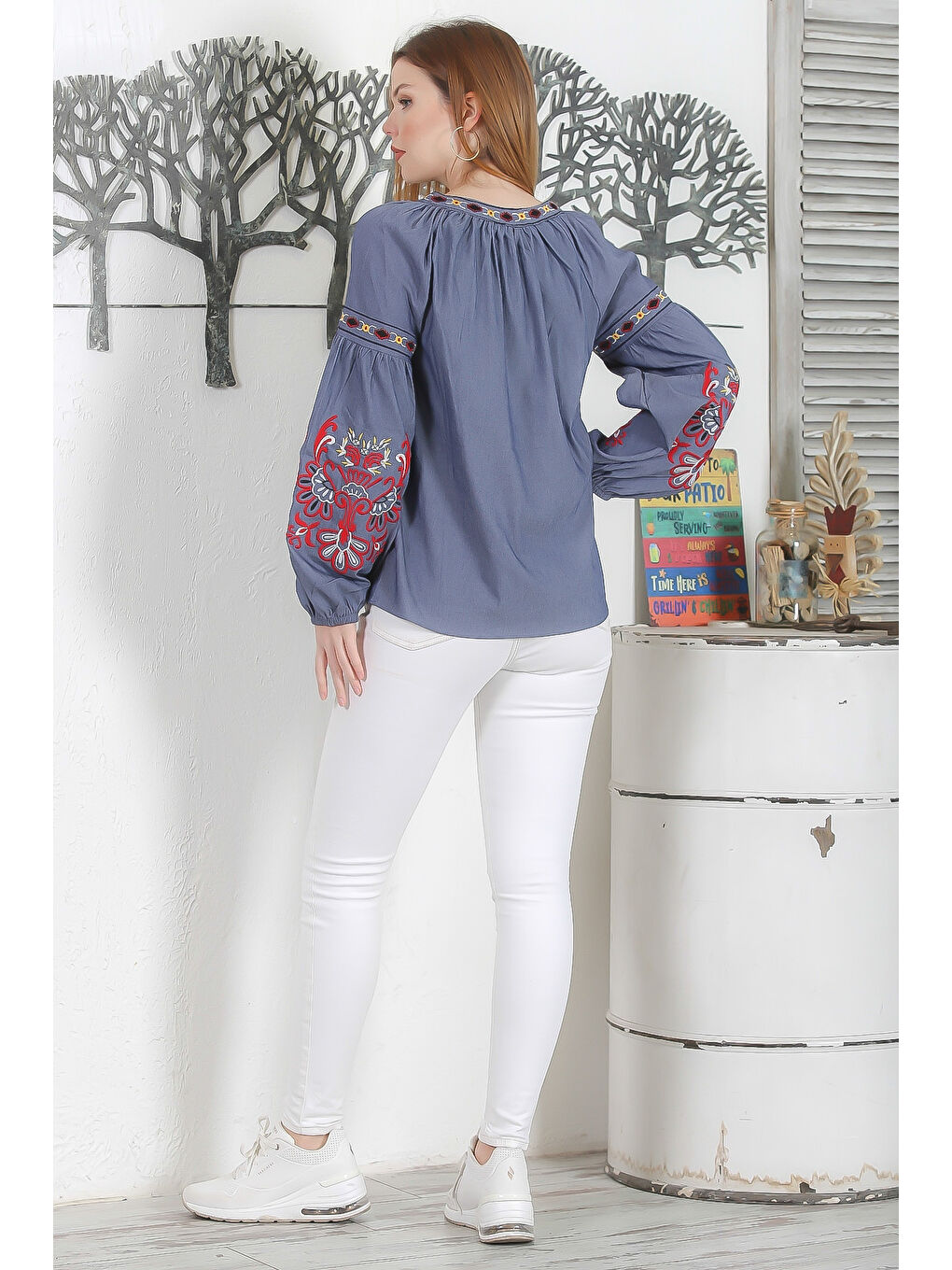 Mavi Biritli Yaka Balon Kol Bağlamalı Yaka Ve Kol Ucu Nakışlı Casual Dokuma Bluz-7