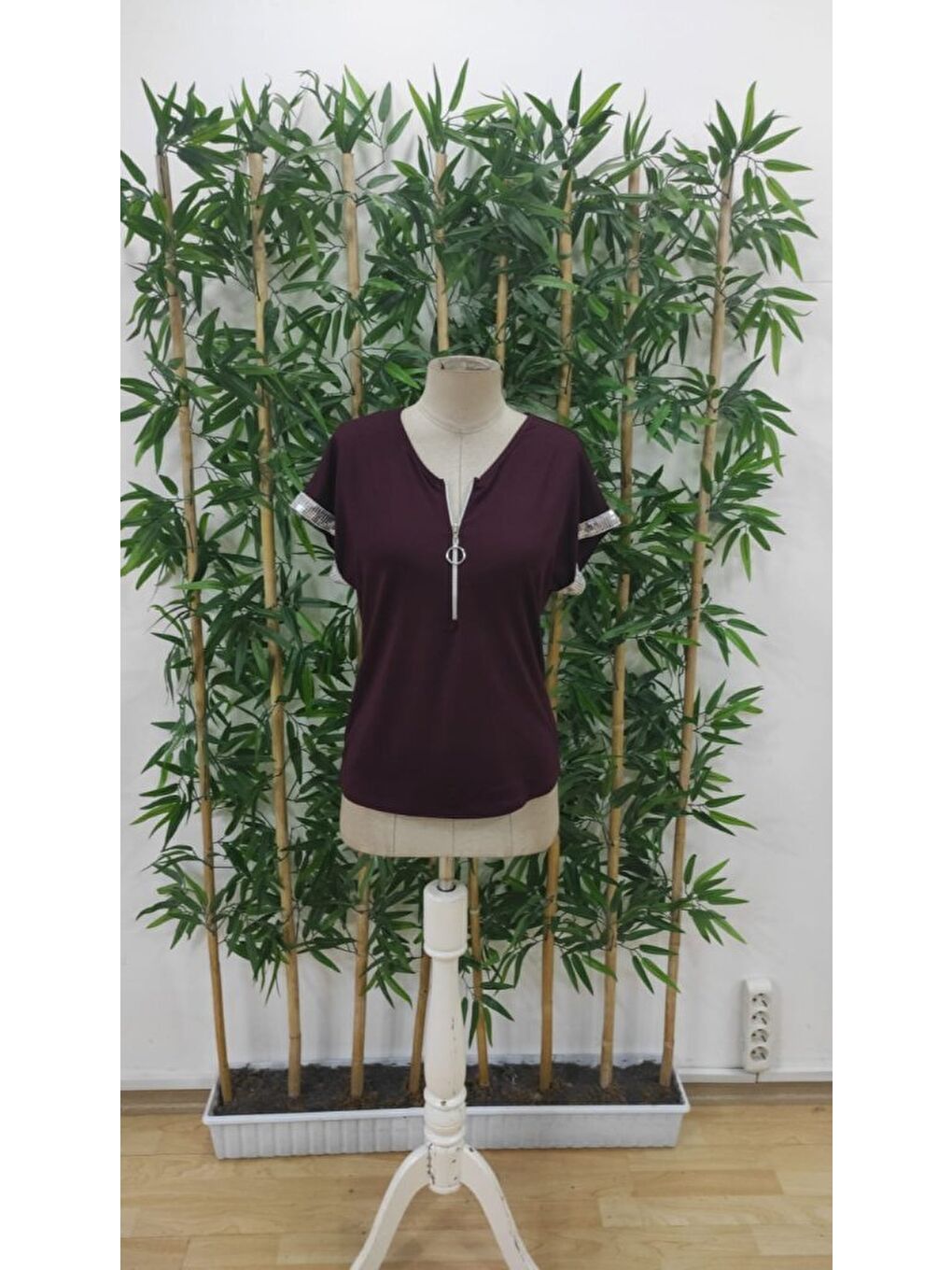 Bordo Kadın Kısa Kollu önden Fermuarlı Kol Ucu ışıltılı Viskon Bluz-4