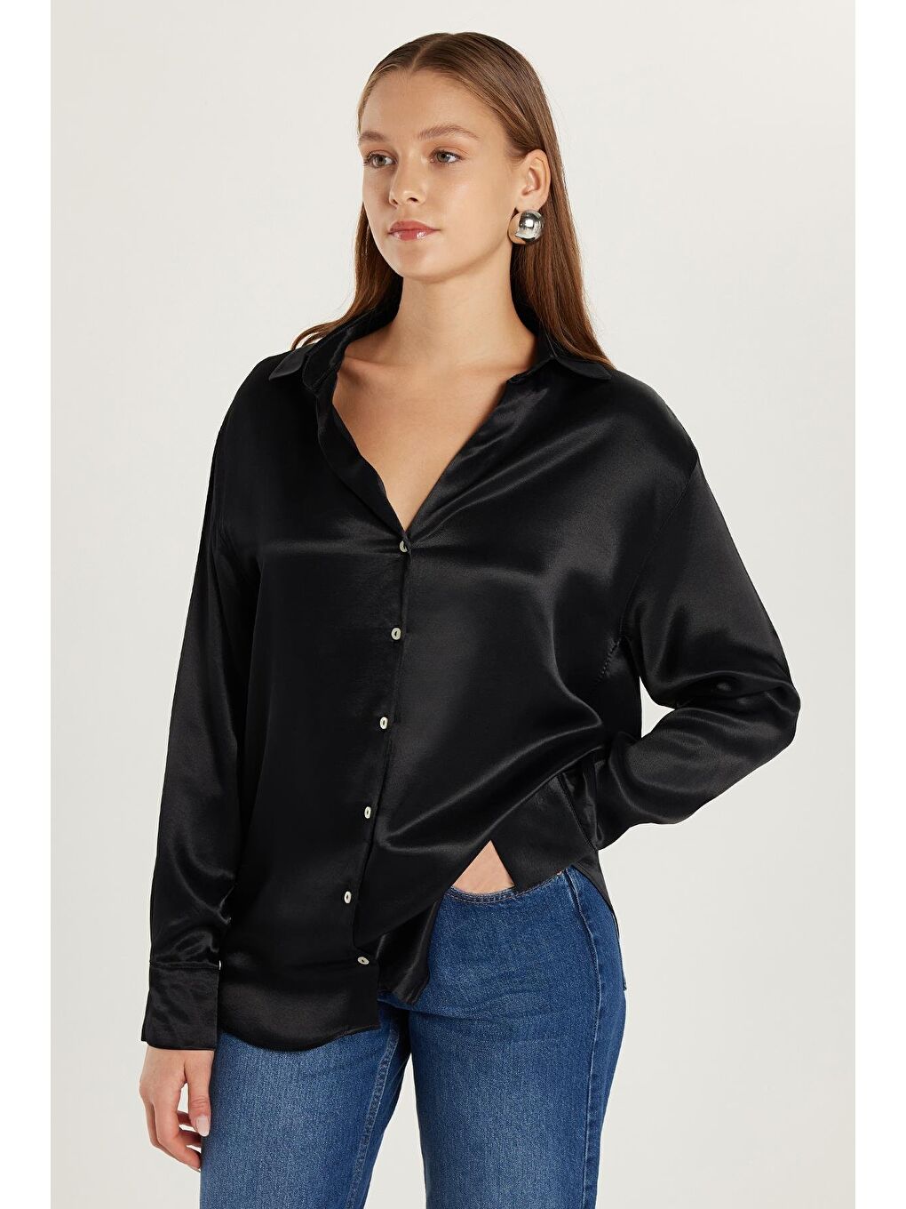 Kadın Slim Fit Dar Kesim Uzun Kollu Saten Siyah Gömlek-1