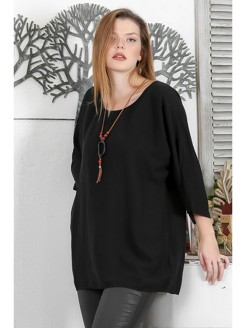 İtalyan Siyah Havuz Yaka Yarasa Kol Yıkamalı Kolyeli Casual Dokuma Bluz-1