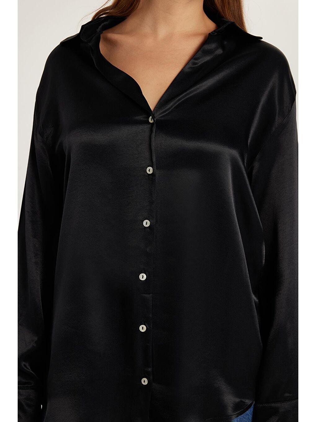 Kadın Slim Fit Dar Kesim Uzun Kollu Saten Siyah Gömlek-2