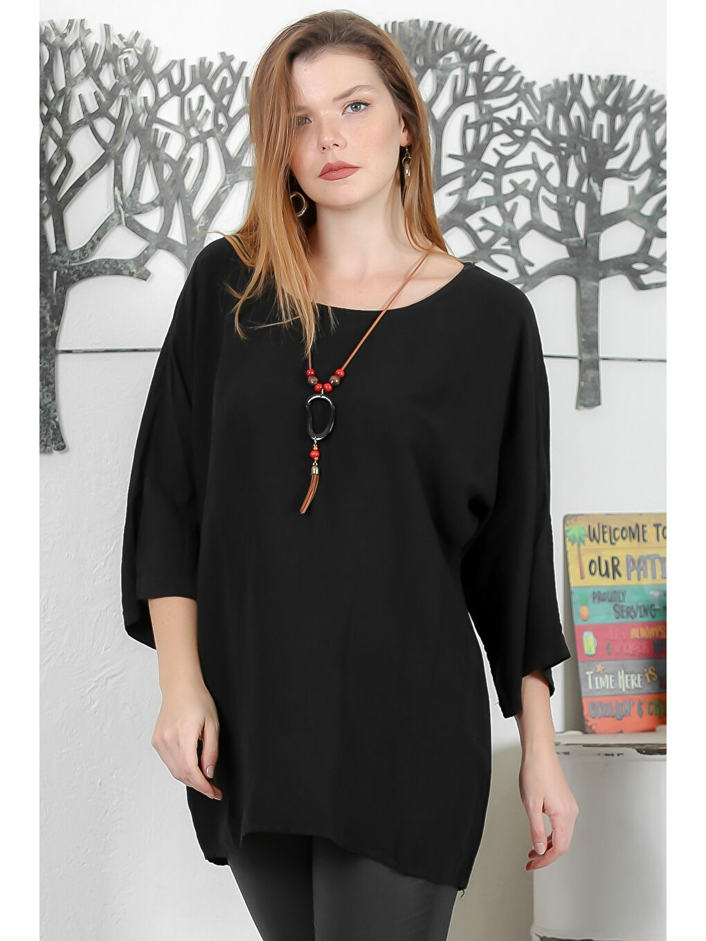 İtalyan Siyah Havuz Yaka Yarasa Kol Yıkamalı Kolyeli Casual Dokuma Bluz-4