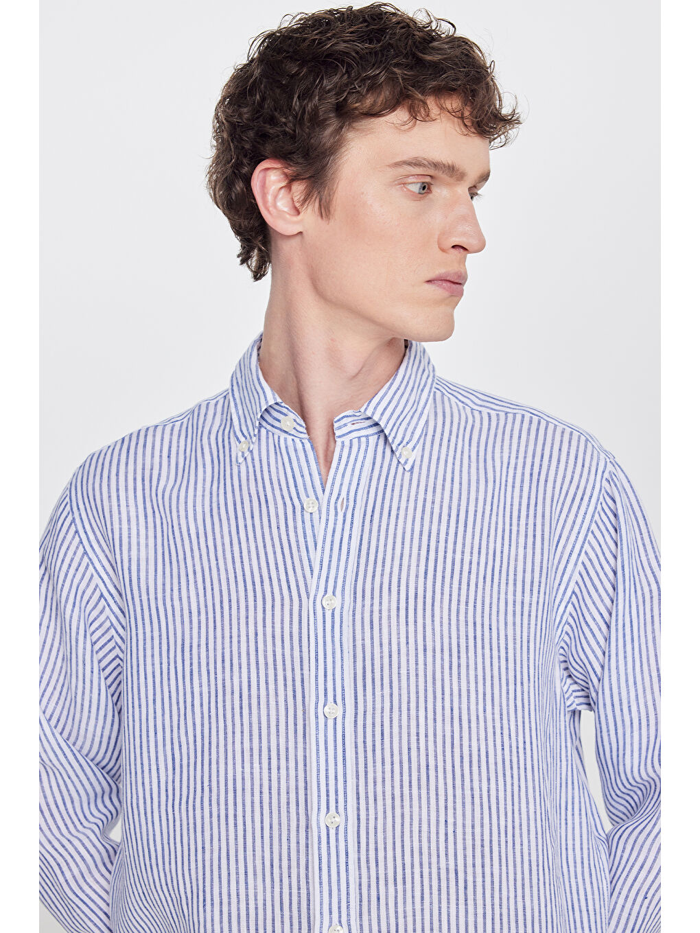 Erkek Lacivert-Beyaz %100 Keten Comfort Fit Rahat Kesim Düğmeli Yaka Çizgili Gömlek-3