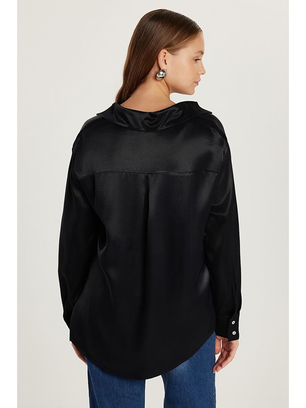 Kadın Slim Fit Dar Kesim Uzun Kollu Saten Siyah Gömlek-4