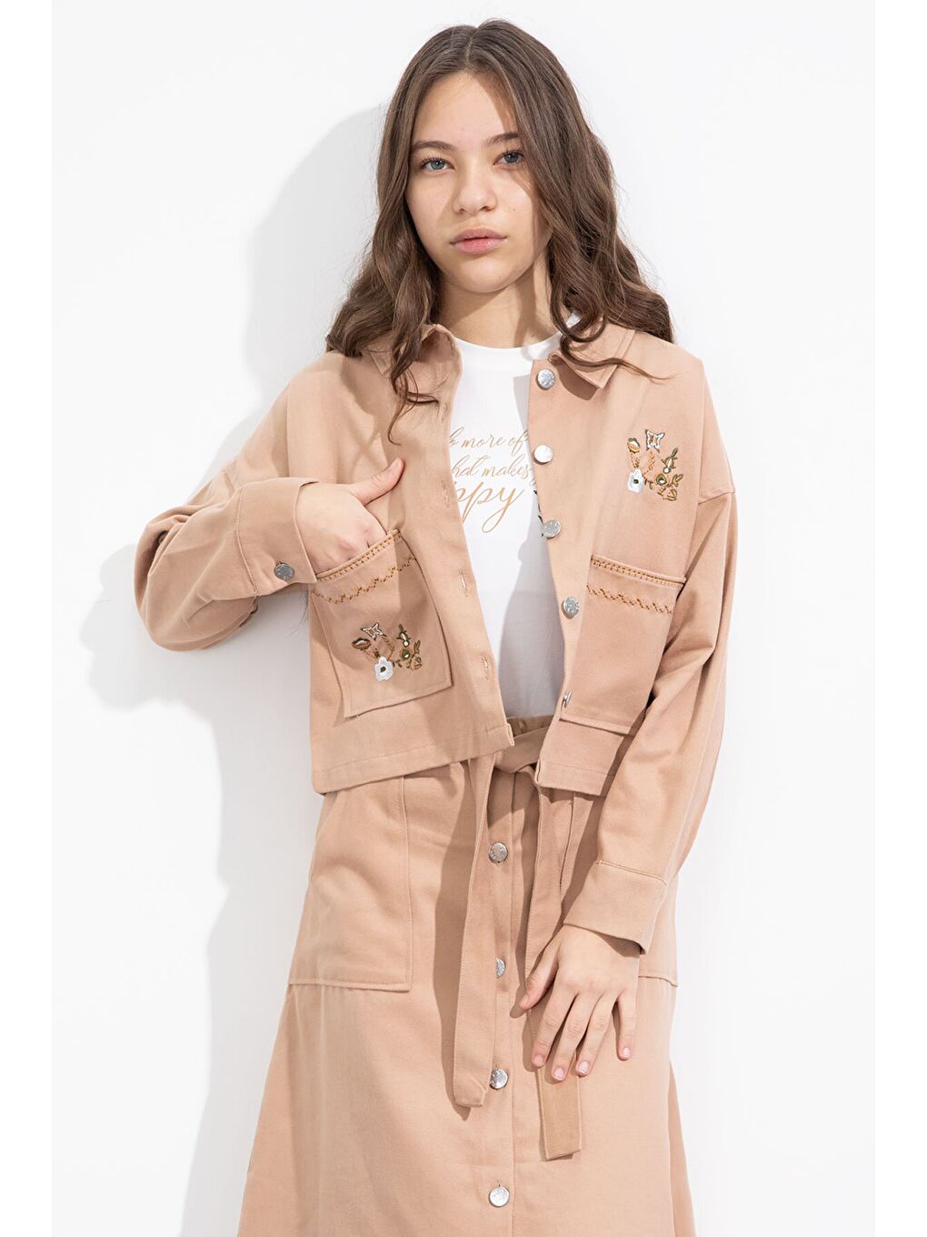 Kahverengi Nakış Detaylı Jean Ceketli Kuşaklı Etekli Kız Çocuk 3lü Takım 23503-4