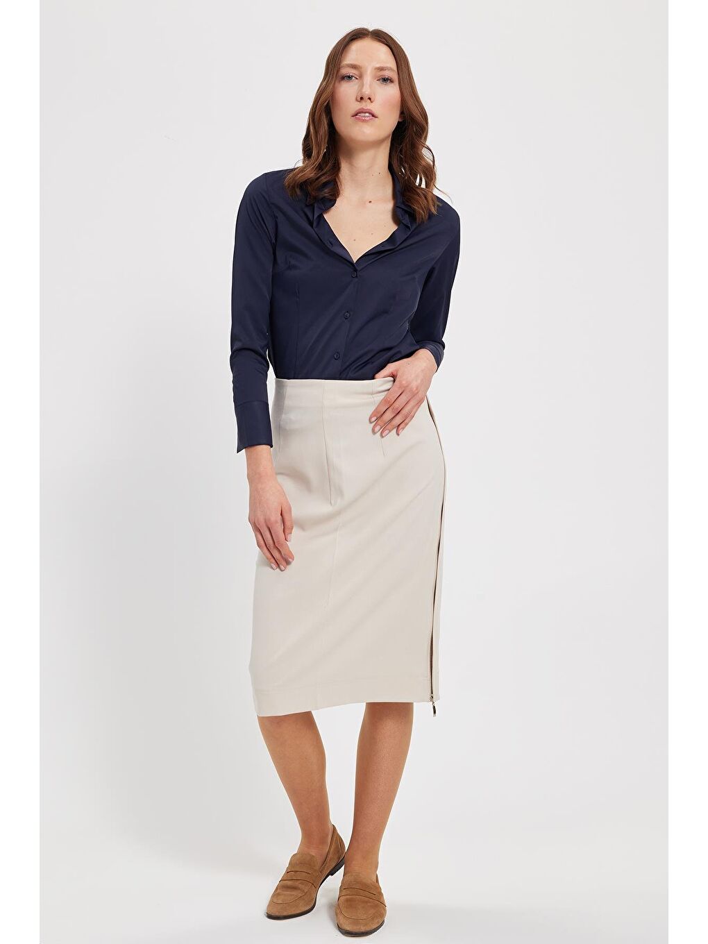 Kadın Slim Fit Dar Kesim Pensli Vucüda Oturan Klasik Yaka Uzun Kollu Elastanlı Lacivert Gömlek-2