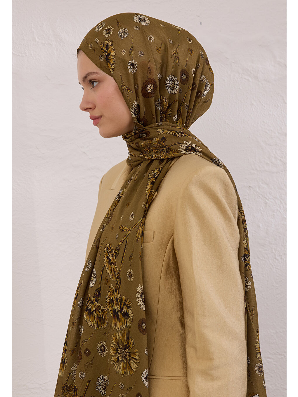 Kahverengi Bloomıng Dahlıa Desen Rami Şal Toprak-2