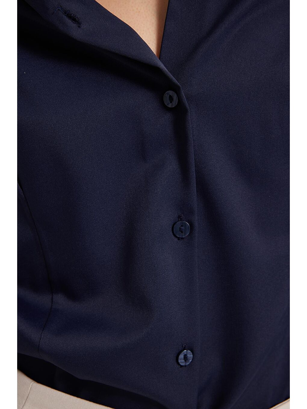 Kadın Slim Fit Dar Kesim Pensli Vucüda Oturan Klasik Yaka Uzun Kollu Elastanlı Lacivert Gömlek-3