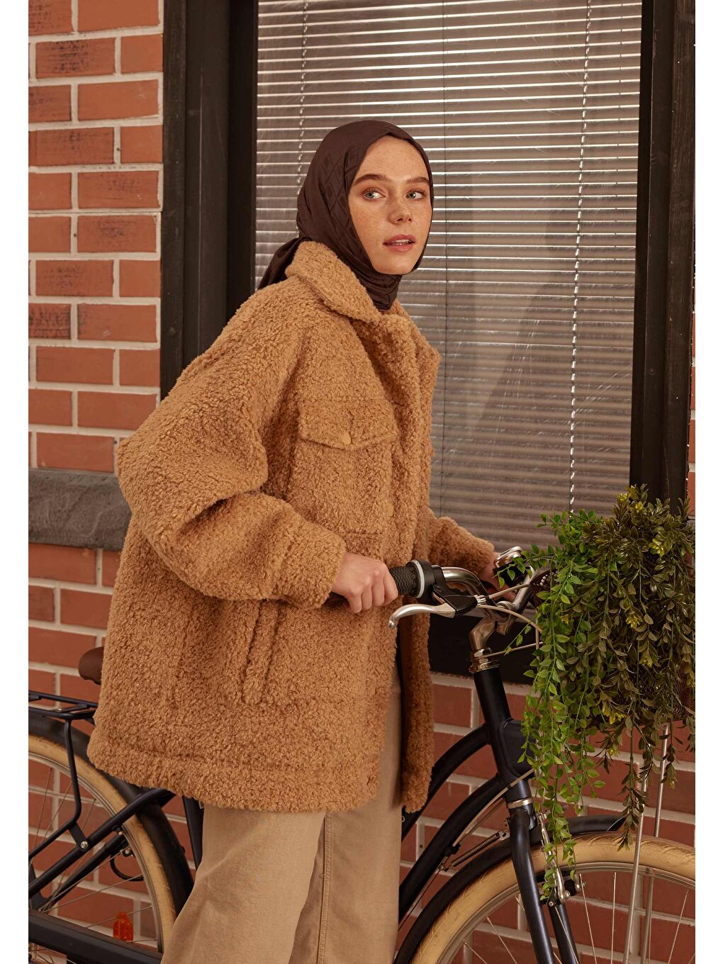 Kahverengi Porto Jakarlı Şal Çikolata