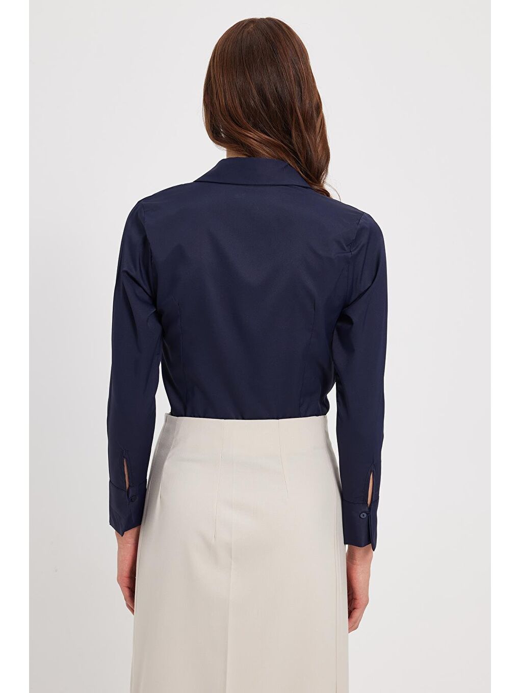 Kadın Slim Fit Dar Kesim Pensli Vucüda Oturan Klasik Yaka Uzun Kollu Elastanlı Lacivert Gömlek-5