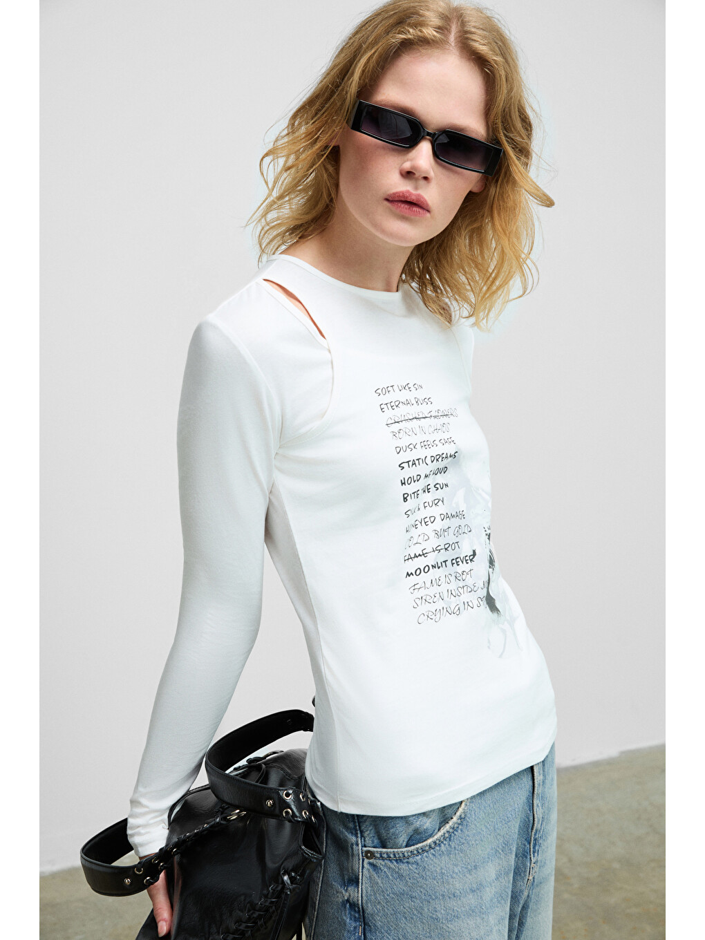 Zarabı Kadın Yumuşak Kumaşlı Halter Yakalı Uzun Kollu Beyaz T-shirt-3