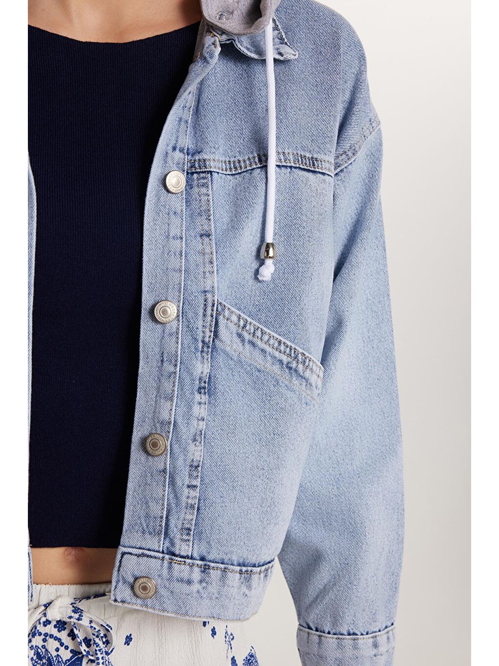 Kadın Regular Fit %100 Pamuk Çıkarılabilir Kapüşonlu Mavi Gömlek-2