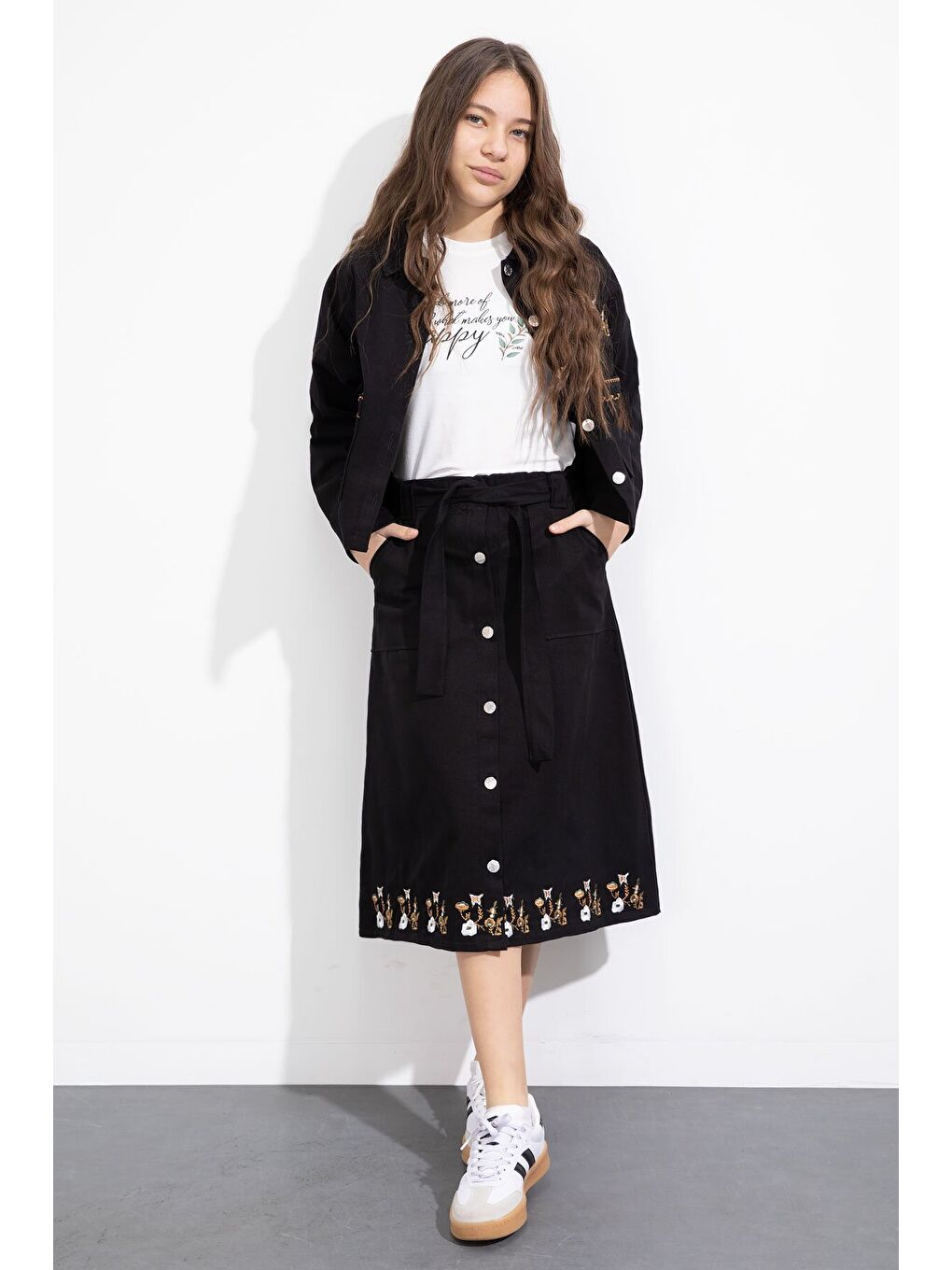 Siyah Nakış Detaylı Jean Ceketli Kuşaklı Etekli Kız Çocuk 3lü Takım 23501