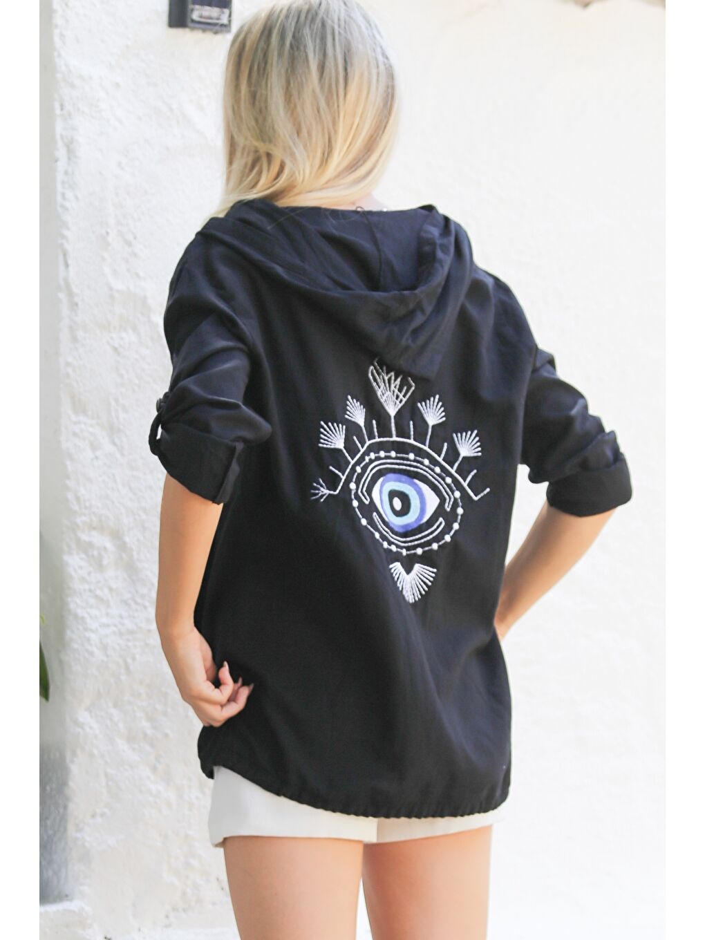 Siyah Düğmeli Uzun Kollu Cepli Göz Nakışlı Pamuklu Dokuma Casual Kapüşonlu Ceket-1