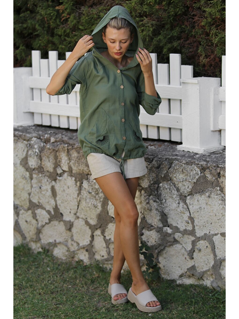 Haki Düğmeli Uzun Kollu Cepli Göz Nakışlı Pamuklu Dokuma Casual Kapüşonlu Ceket-4