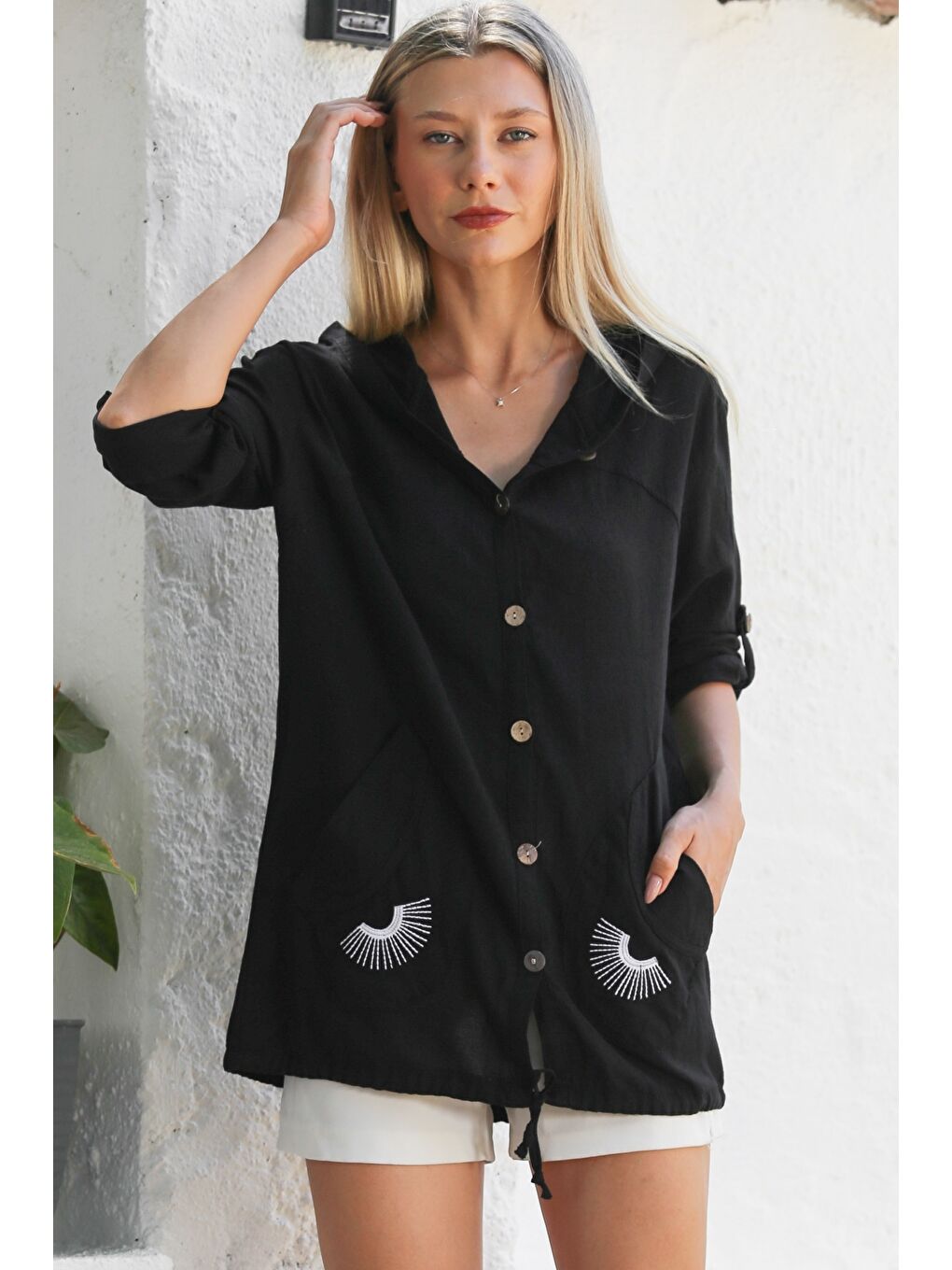 Siyah Düğmeli Uzun Kollu Cepli Göz Nakışlı Pamuklu Dokuma Casual Kapüşonlu Ceket-3