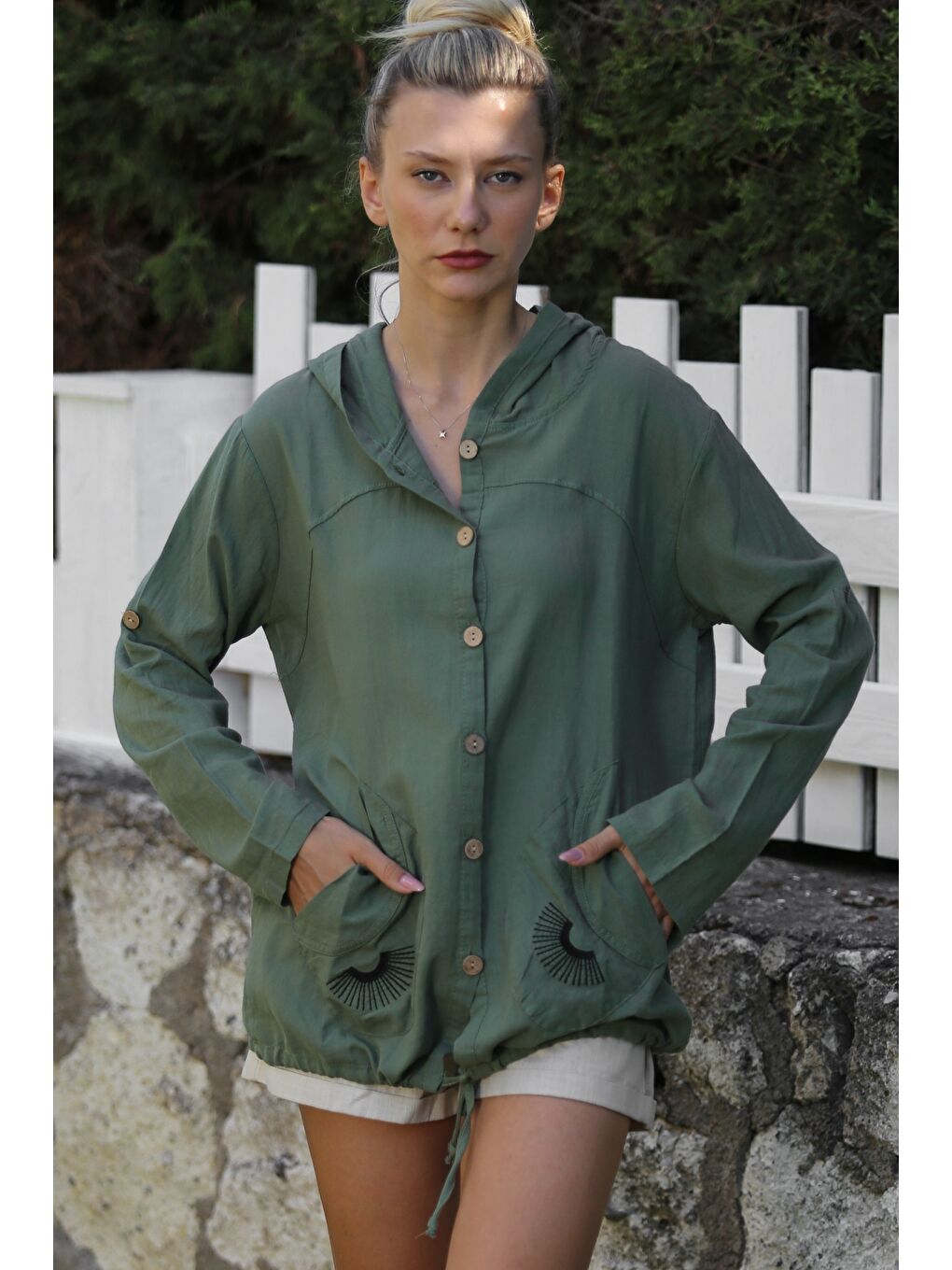 Haki Düğmeli Uzun Kollu Cepli Göz Nakışlı Pamuklu Dokuma Casual Kapüşonlu Ceket-7