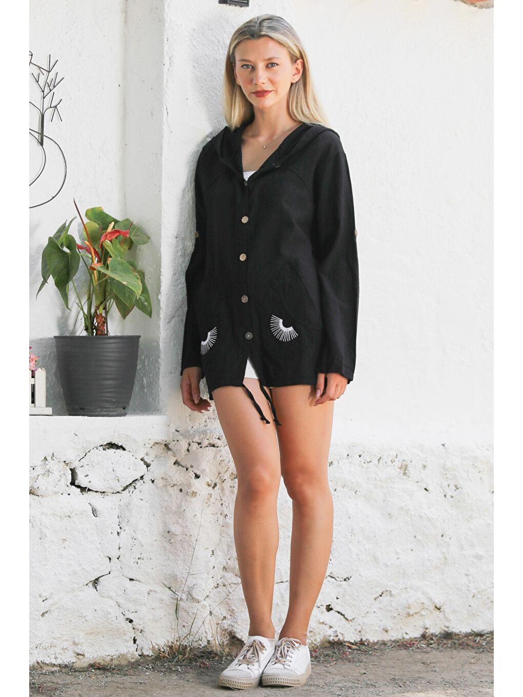 Siyah Düğmeli Uzun Kollu Cepli Göz Nakışlı Pamuklu Dokuma Casual Kapüşonlu Ceket-5