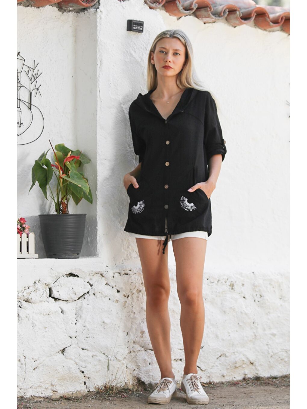 Siyah Düğmeli Uzun Kollu Cepli Göz Nakışlı Pamuklu Dokuma Casual Kapüşonlu Ceket-6