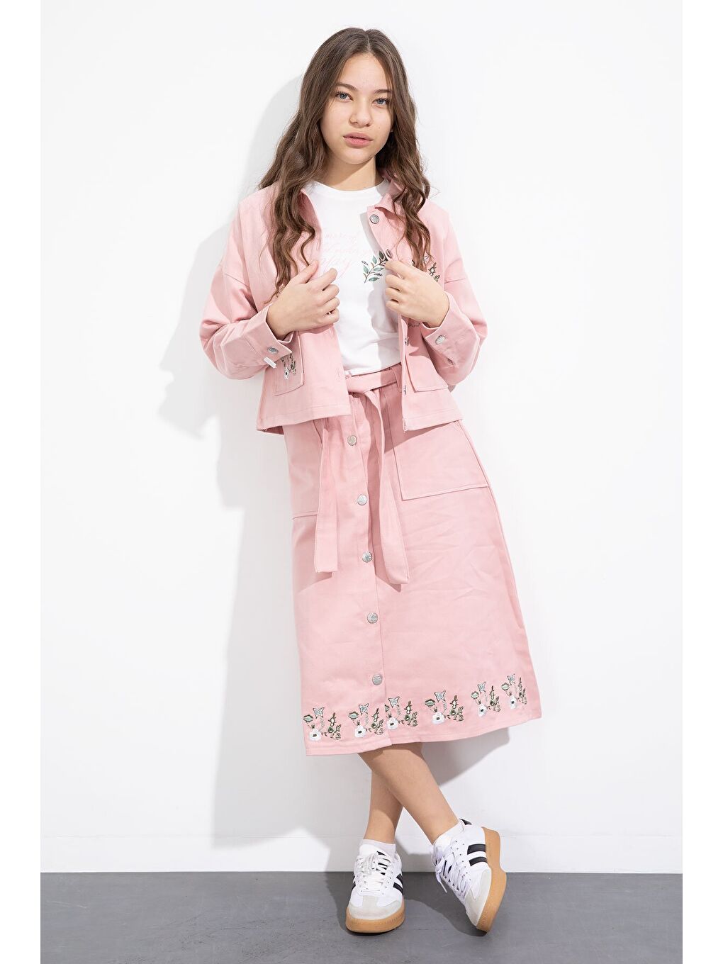 Pembe Nakış Detaylı Jean Ceketli Kuşaklı Etekli Kız Çocuk 3lü Takım 23502-2