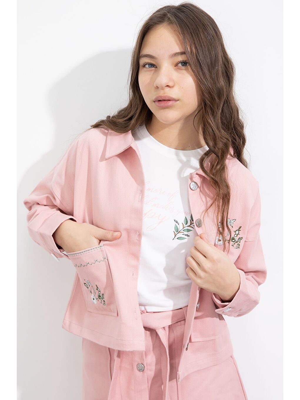 Pembe Nakış Detaylı Jean Ceketli Kuşaklı Etekli Kız Çocuk 3lü Takım 23502-3