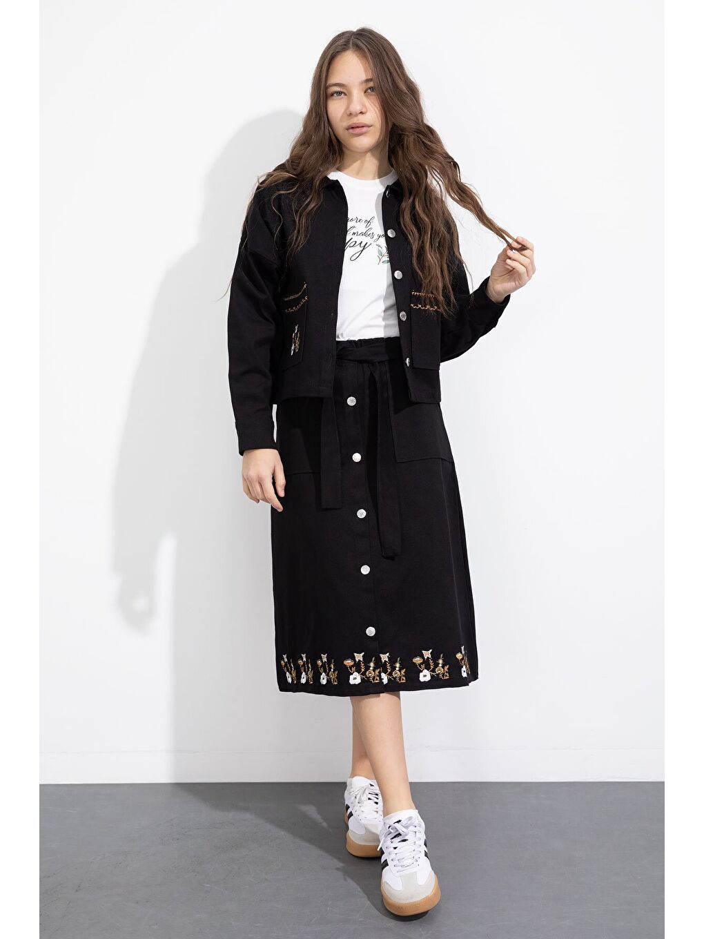 Siyah Nakış Detaylı Jean Ceketli Kuşaklı Etekli Kız Çocuk 3lü Takım 23501-3