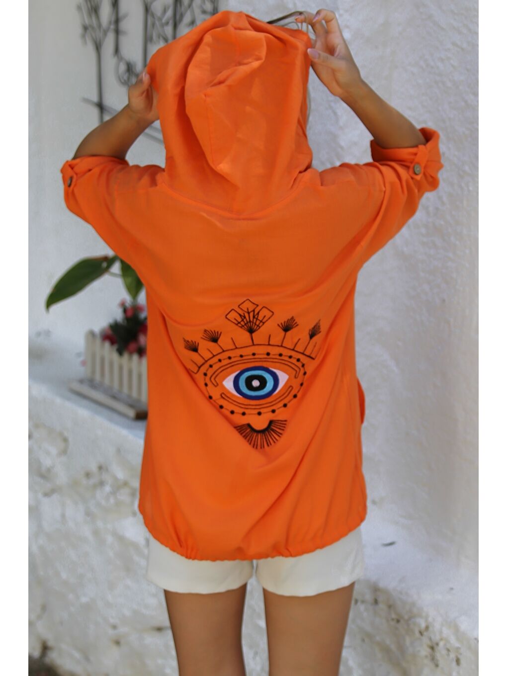 Turuncu Düğmeli Uzun Kollu Cepli Göz Nakışlı Pamuklu Dokuma Casual Kapüşonlu Ceket-1