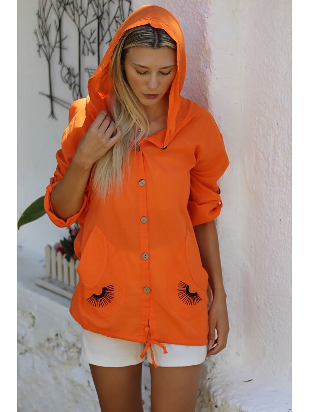 Turuncu Düğmeli Uzun Kollu Cepli Göz Nakışlı Pamuklu Dokuma Casual Kapüşonlu Ceket-2