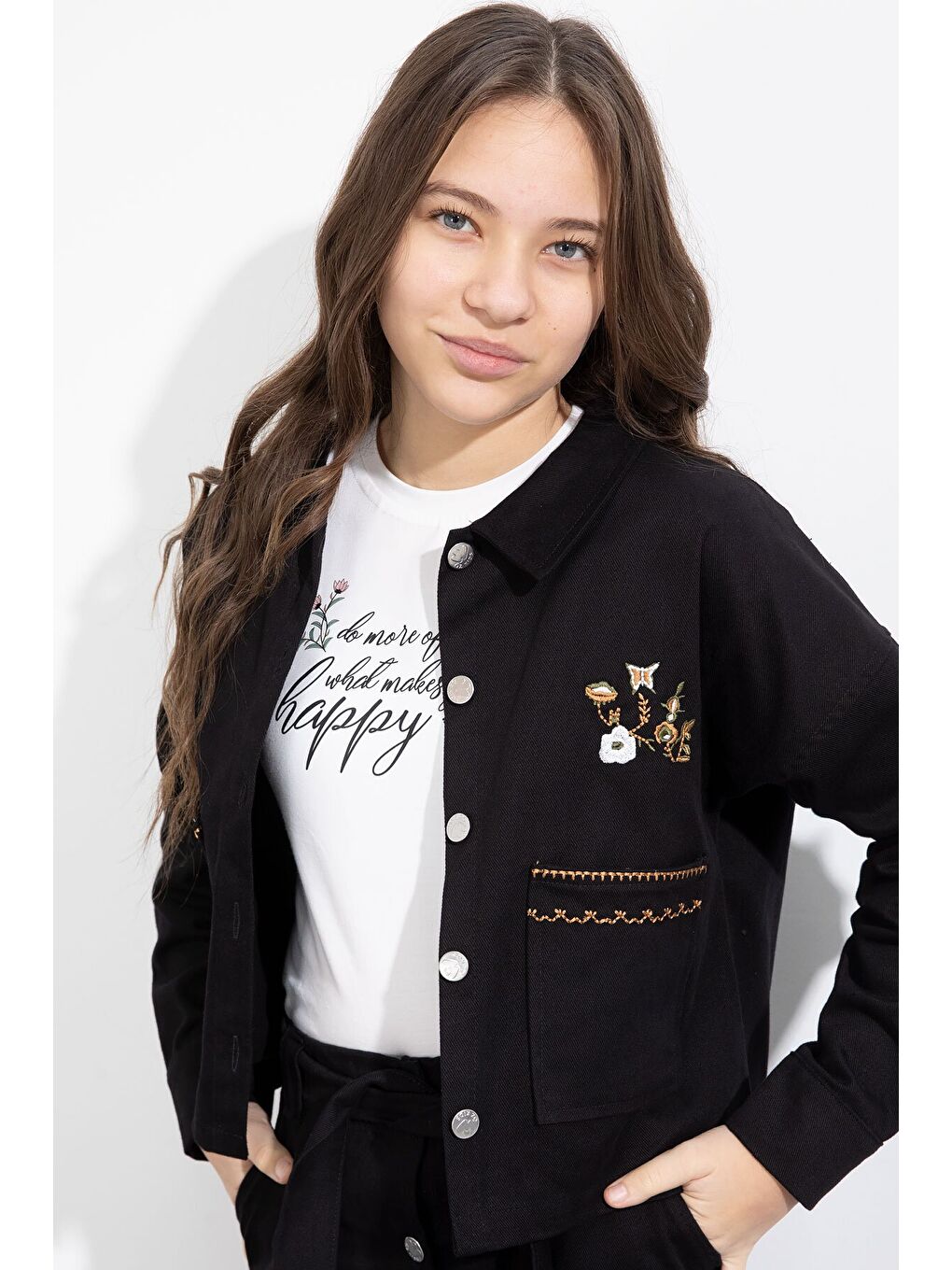 Siyah Nakış Detaylı Jean Ceketli Kuşaklı Etekli Kız Çocuk 3lü Takım 23501-4