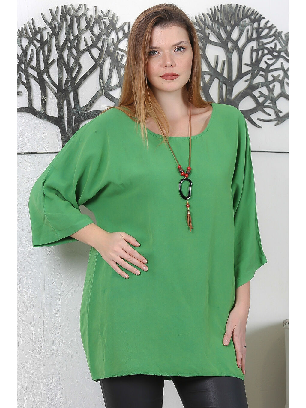 İtalyan Yeşil Havuz Yaka Yarasa Kol Yıkamalı Kolyeli Casual Dokuma Bluz-3