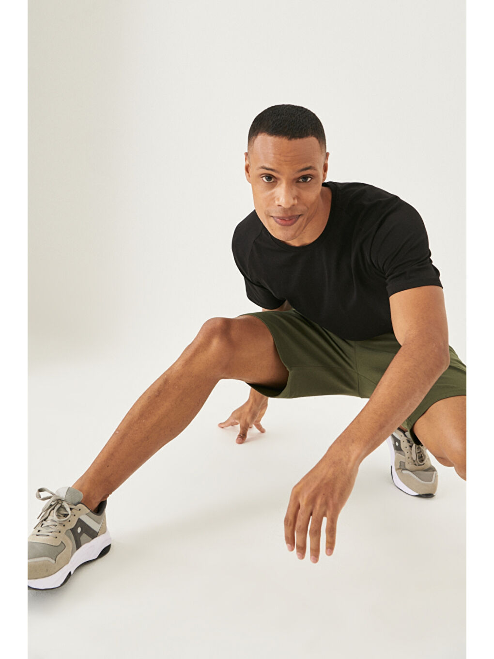 Erkek Haki Standart Fit Normal Kesim Casual Örme Şort-5