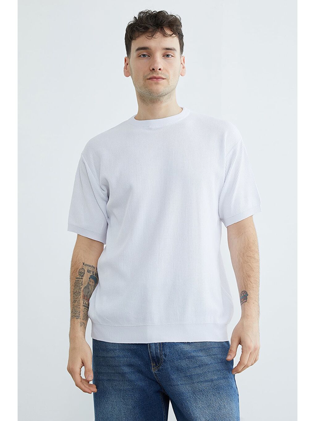 Beyaz Selanik Örgüsü Desenli Triko Tişört-1